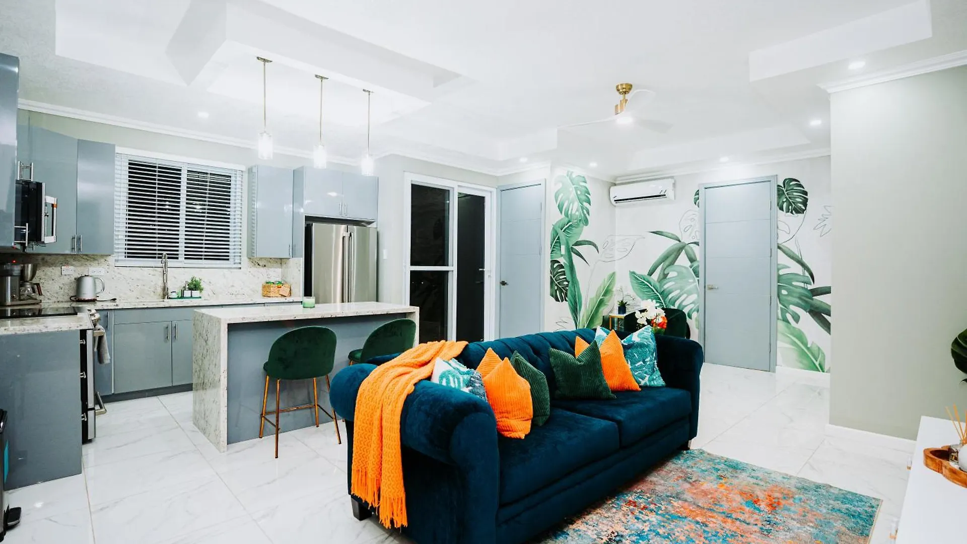 Lush Penthouse Escape With Rooftop Pool의 연락처